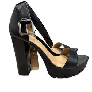 Never worn Black Sandals. Nine West True 10